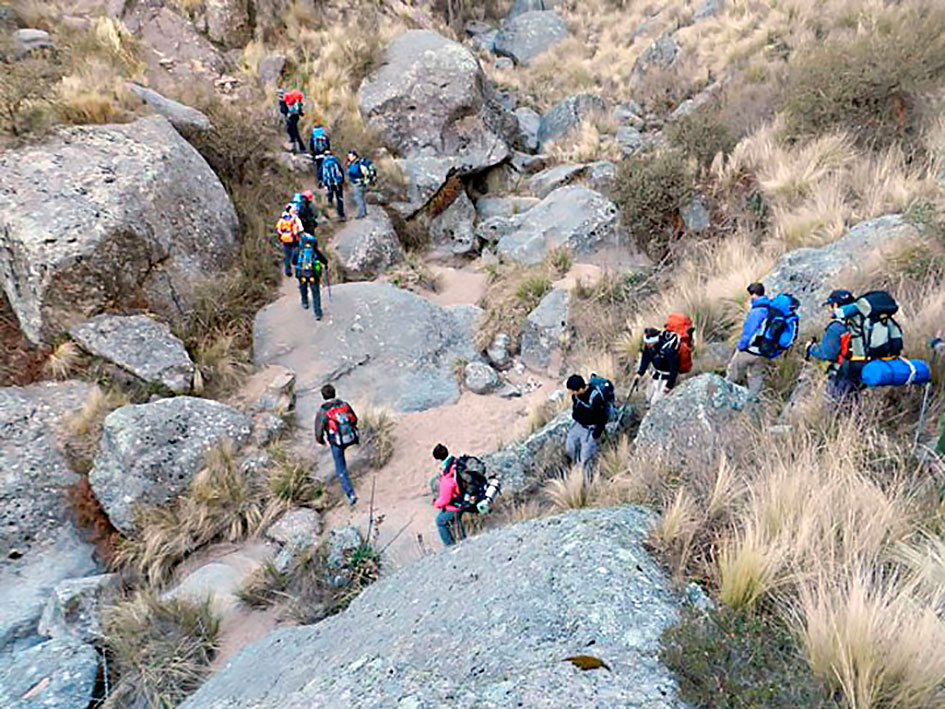 Trekking en Los Gigantes, Valle de Los Lisos. Montañismo, Universidad Nacional de Córdoba. Foto: Alejandro Clemente