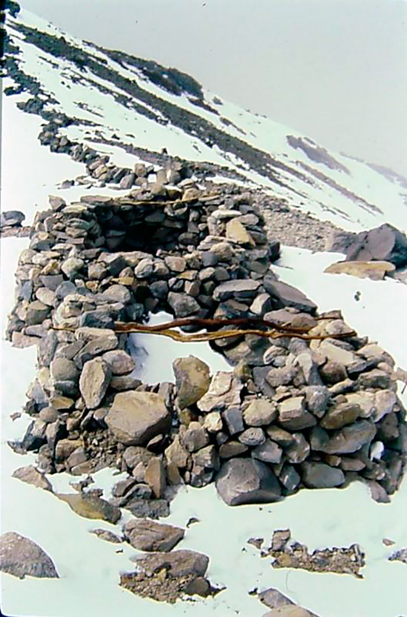 Las estructuras dobles en la actualidad en el volcán Llullaillaco, Salta. Foto: Christian Vitry