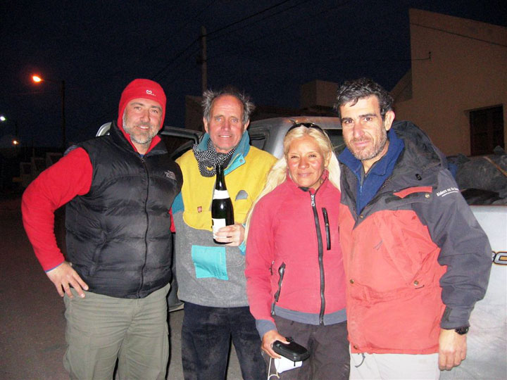 Guillermo Almaraz, Jaime Suarez, Maggi Acosta y Eduardo Namur en San Antonio de los Cobres, Salta. Foto: Guillermo Almaraz