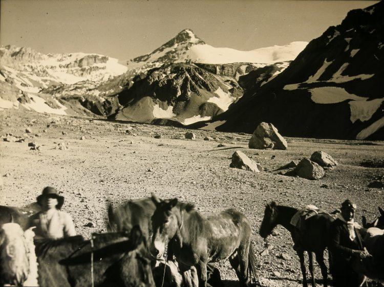 A person and horses in a snowy mountain

AI-generated content may be incorrect.